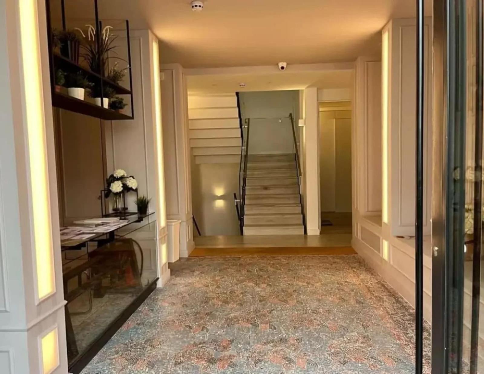 Luxury West Living In Loftus Road Apartment London